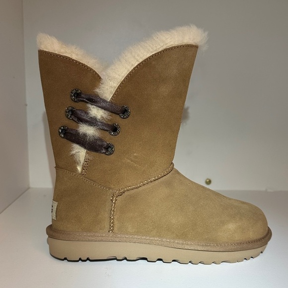 UGG Constantine boots w/satin laces Women’s size 5 NIB - Picture 3 of 9